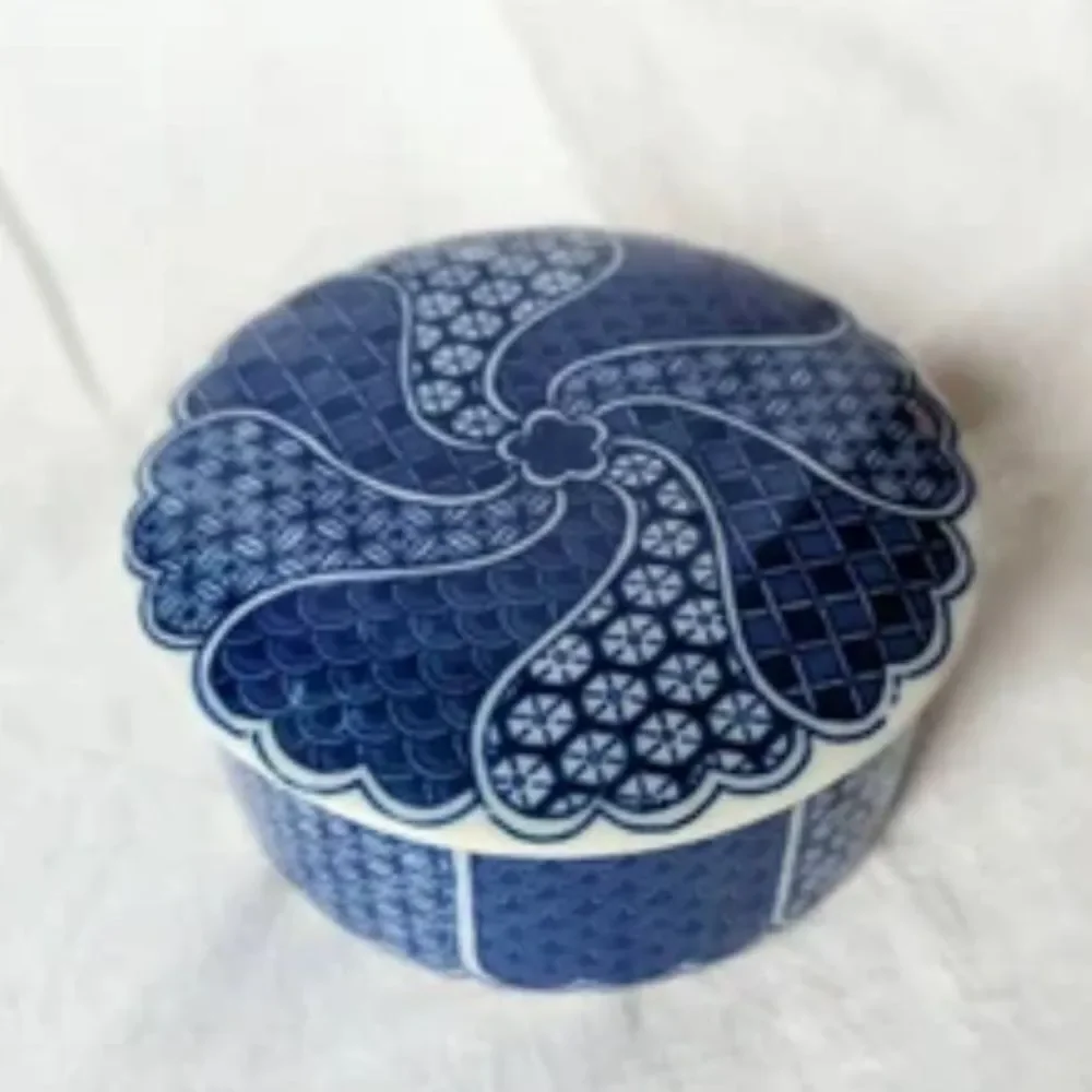 Sometsuke Japanese Porcelain Box Cobalt Transfer Ware Takahashi blue and white